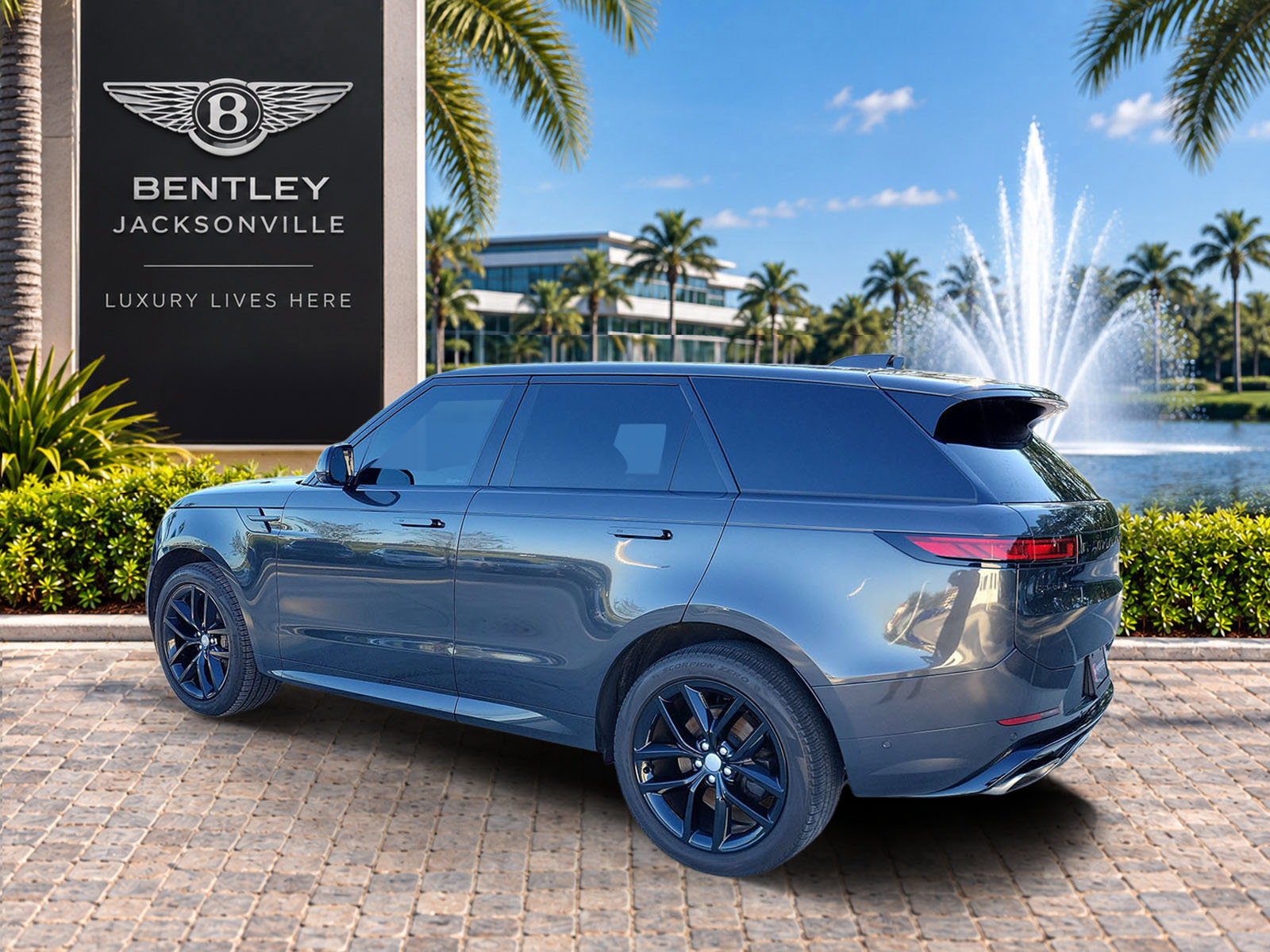Used 2023 Land Rover Range Rover Sport SE Dynamic AWD/4WD image 2