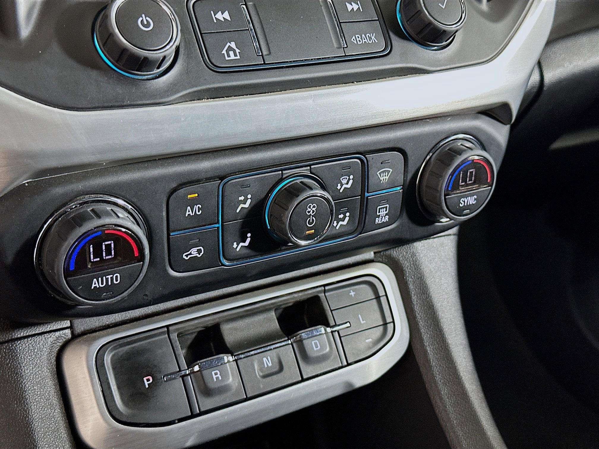 Used 2023 GMC Acadia SLT image 23