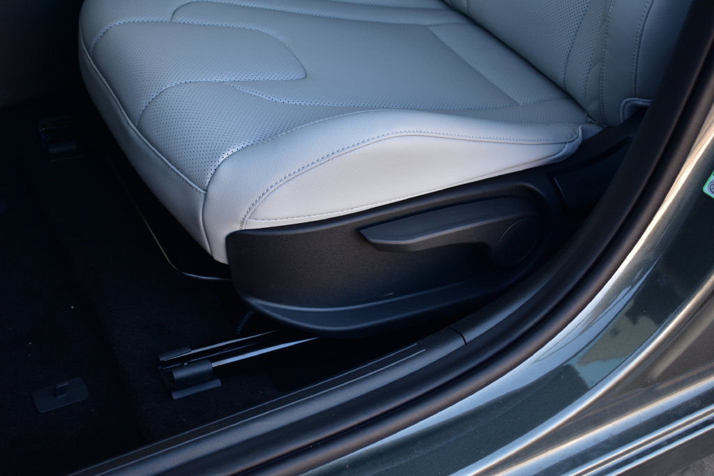 New 2026 Hyundai Elantra SEL Sport FWD image 18