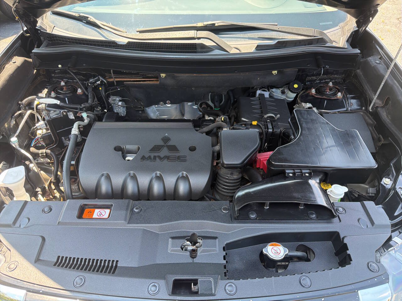 Used 2016 Mitsubishi Outlander SE FWD image 34