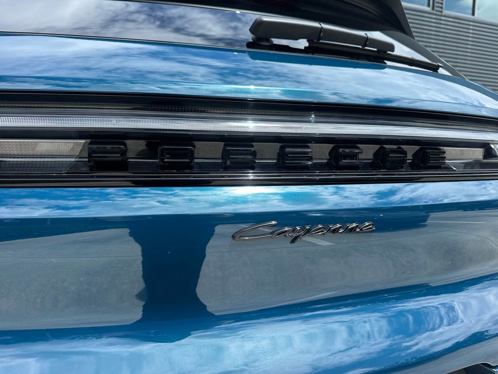 Certified 2025 Porsche Cayenne E-Hybrid AWD/4WD image 14