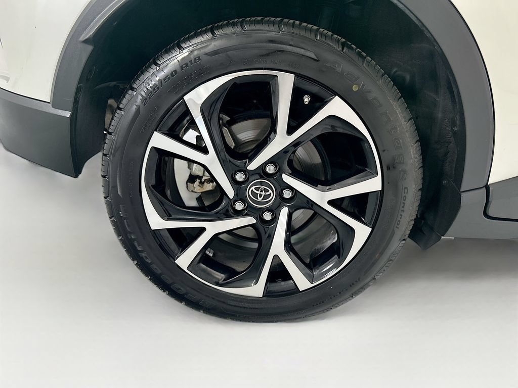 Used 2019 Toyota C-HR XLE FWD image 31
