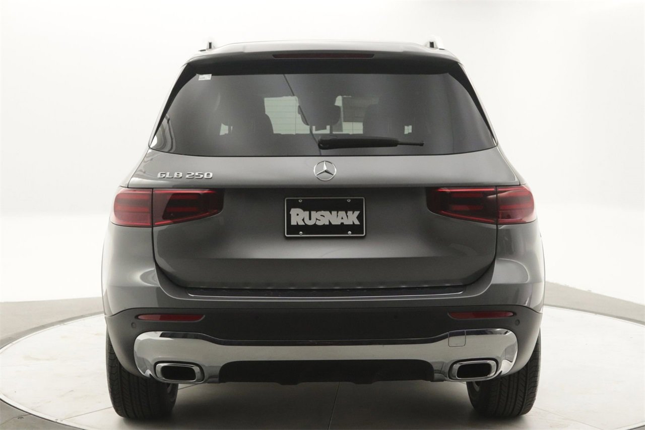 New 2026 Mercedes-Benz GLB 250 image 3