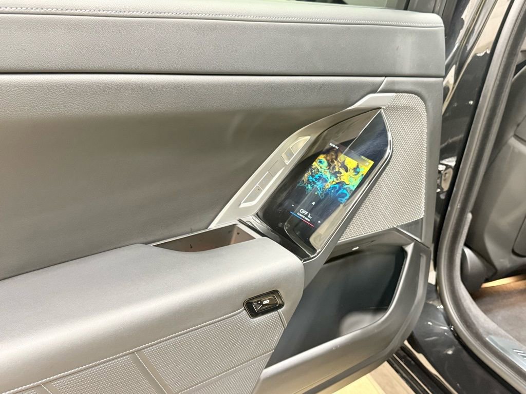 Used 2024 BMW i7 M70 w/ Premium Package image 41