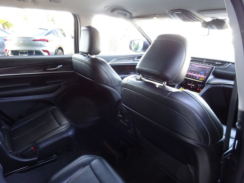 Used 2023 Jeep Grand Cherokee L Limited AWD/4WD image 20