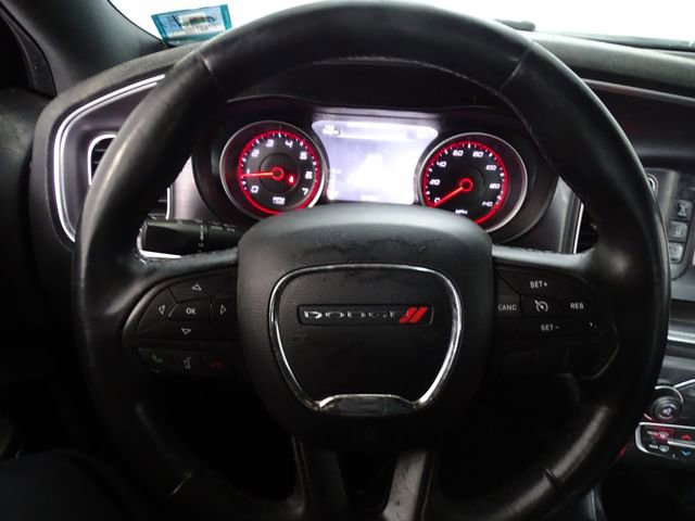 Used 2016 Dodge Charger SE RWD image 5