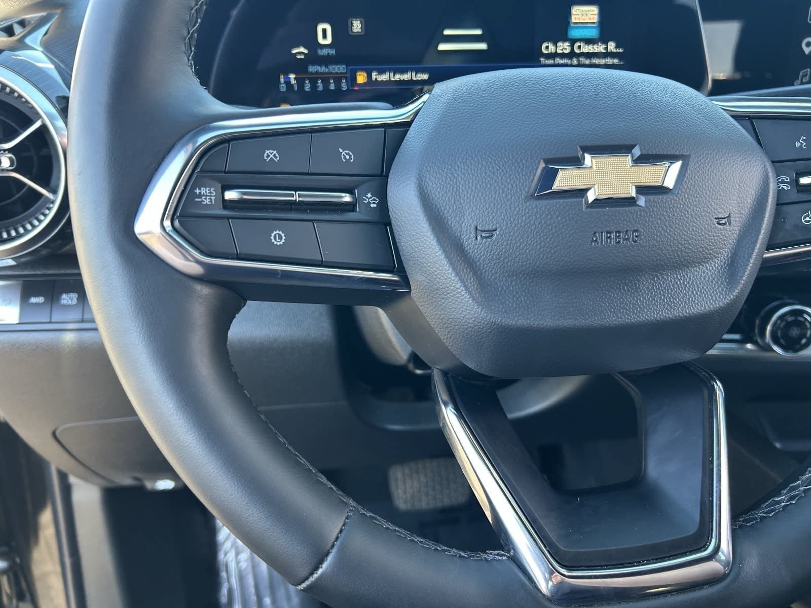 Used 2025 Chevrolet Equinox LT AWD/4WD image 27