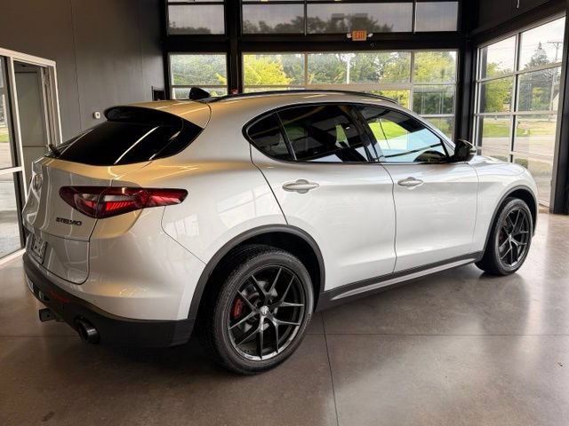 Used 2020 Alfa Romeo Stelvio AWD w/ Nero Edizione image 5