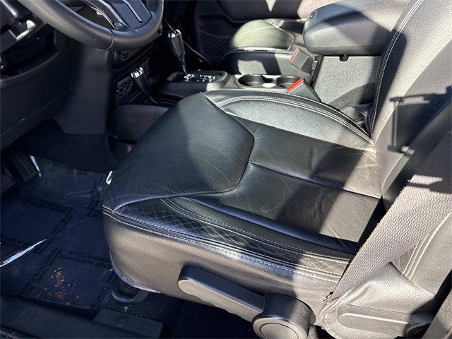 Used 2013 Jeep Wrangler Unlimited Rubicon w/ Dual Top Group image 15