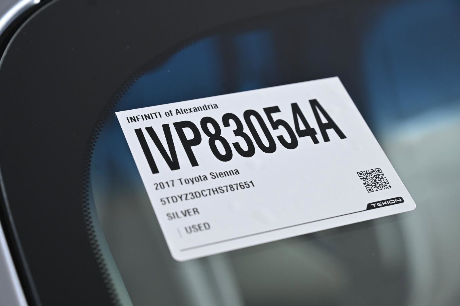 Used 2017 Toyota Sienna XLE image 31