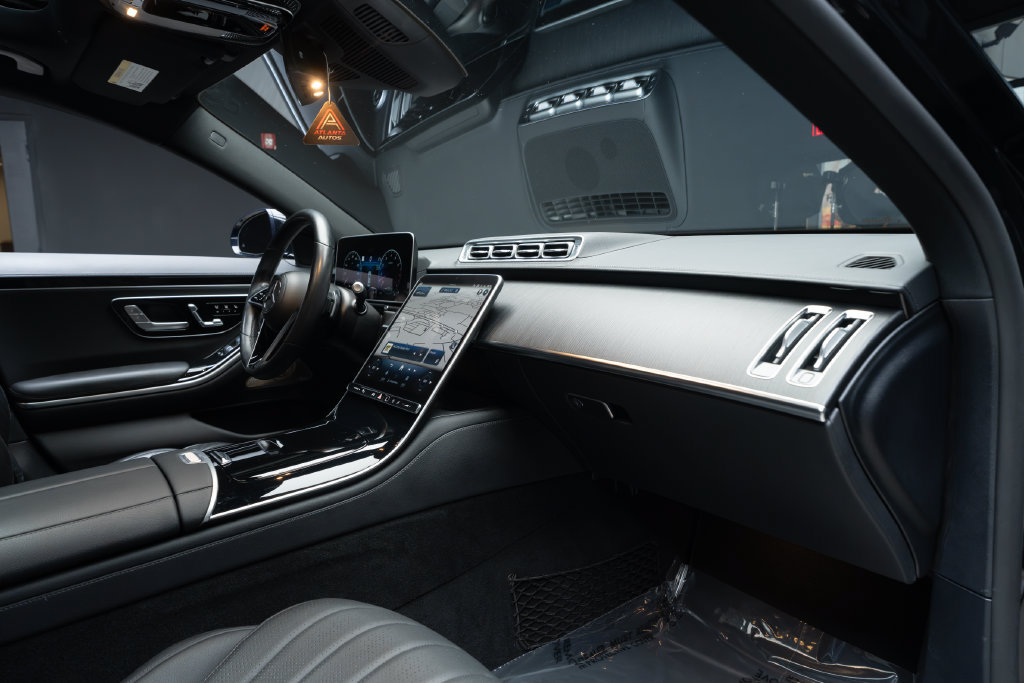 Used 2022 Mercedes-Benz S 500 4MATIC w/ AMG Line Package image 35