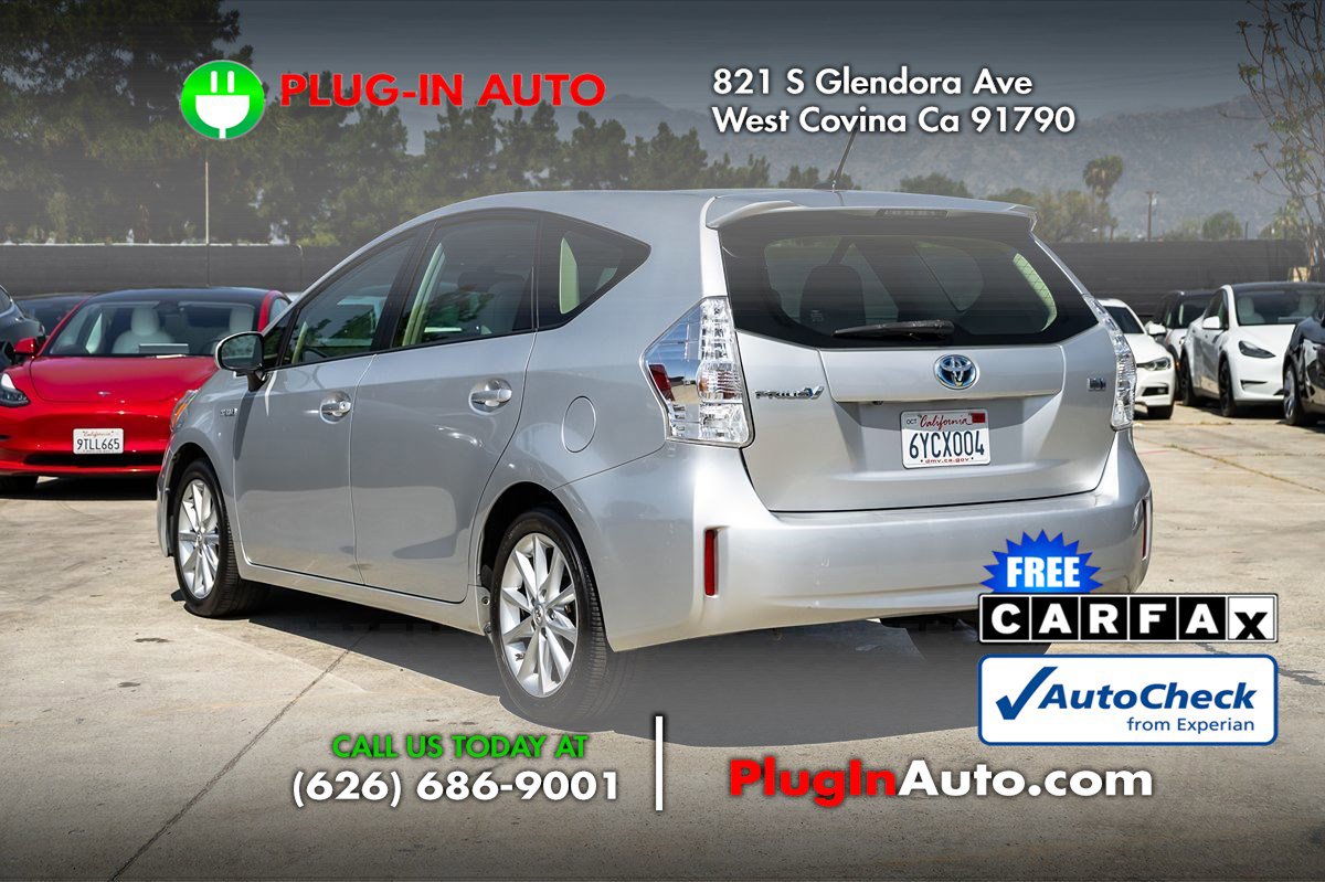 Used 2012 Toyota Prius V Five image 2