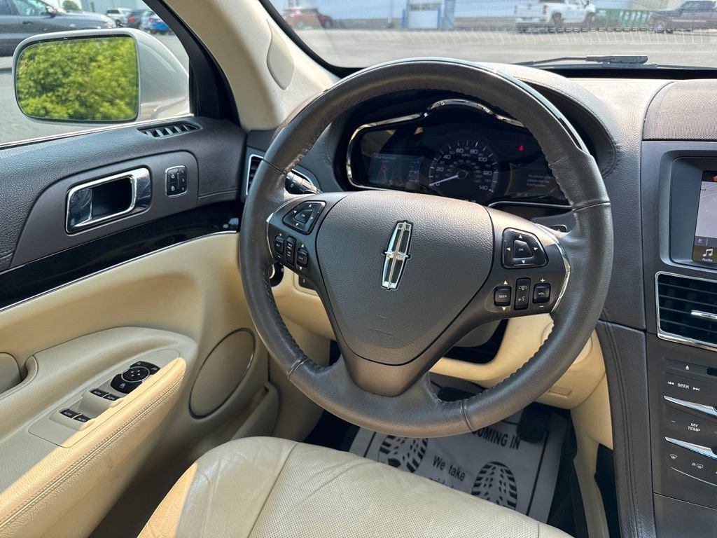 Used 2019 Lincoln MKT AWD image 17