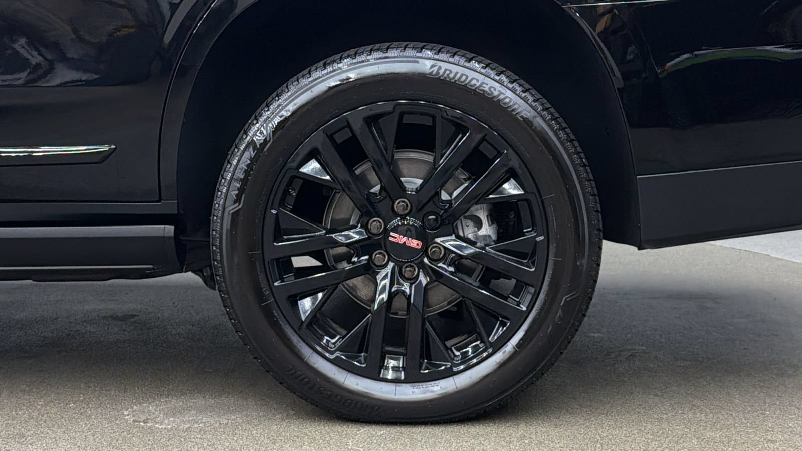 Used 2026 GMC Yukon Denali w/ Sun & Power Step Package AWD/4WD image 12