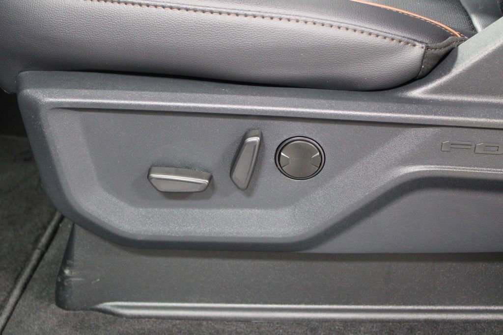 New 2026 Ford F250 Lariat w/ Black Appearance Package image 23