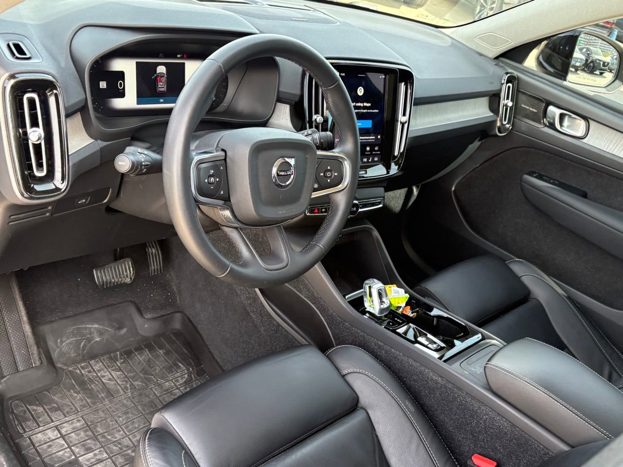 Certified 2023 Volvo XC40 B5 Ultimate w/ Protection Package Premier image 16