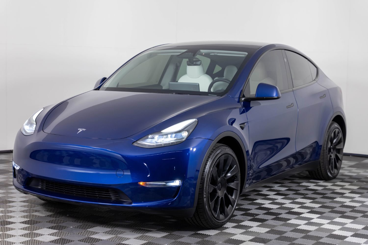 Used 2024 Tesla Model Y Long Range image 2