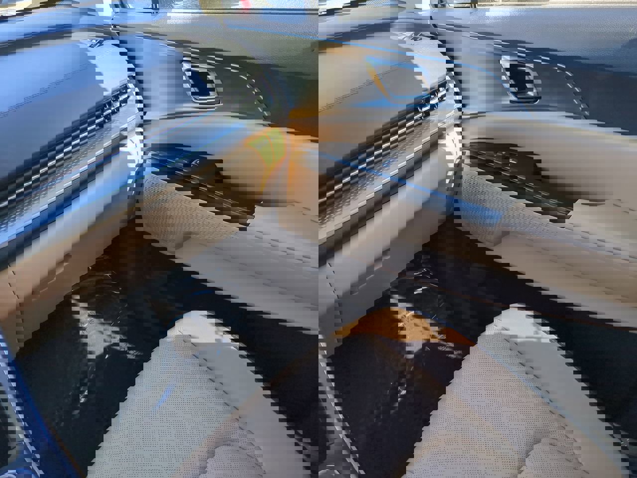 Used 2024 Kia Carnival LX image 17