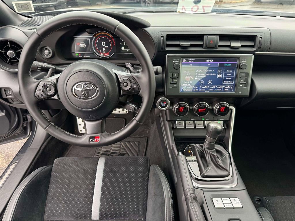 Used 2022 Toyota GR86 Premium image 16