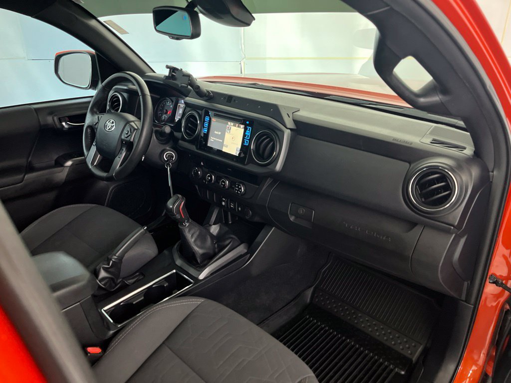 Used 2018 Toyota Tacoma TRD Off-Road AWD/4WD image 22