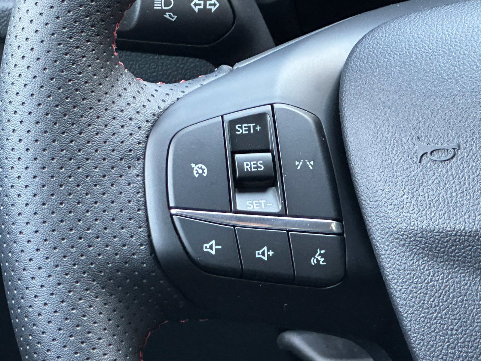 Used 2024 Ford Escape ST-Line w/ Tech Pack #1 AWD/4WD image 23