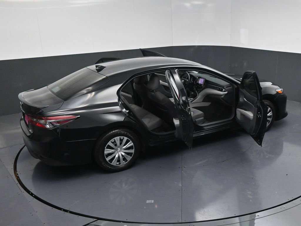 Used 2022 Toyota Camry LE image 21
