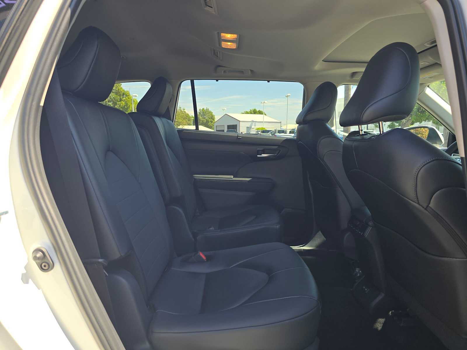 Certified 2026 Toyota Highlander XLE AWD/4WD image 12