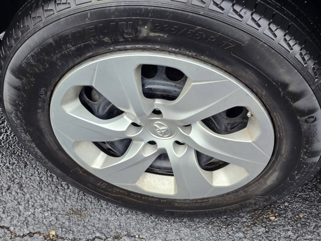 Used 2023 Toyota RAV4 LE image 24