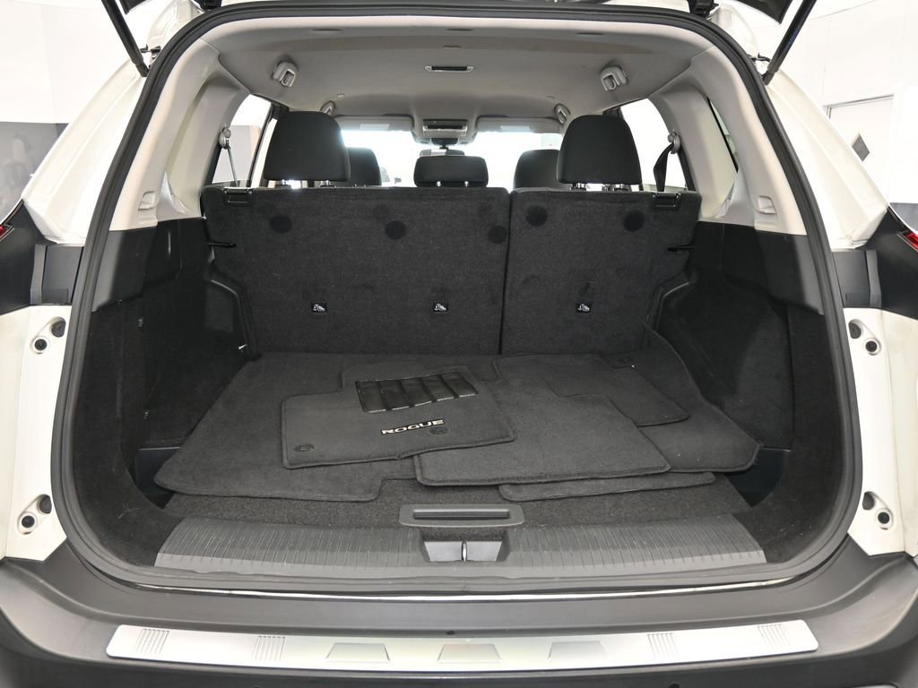Used 2023 Nissan Rogue SV image 38