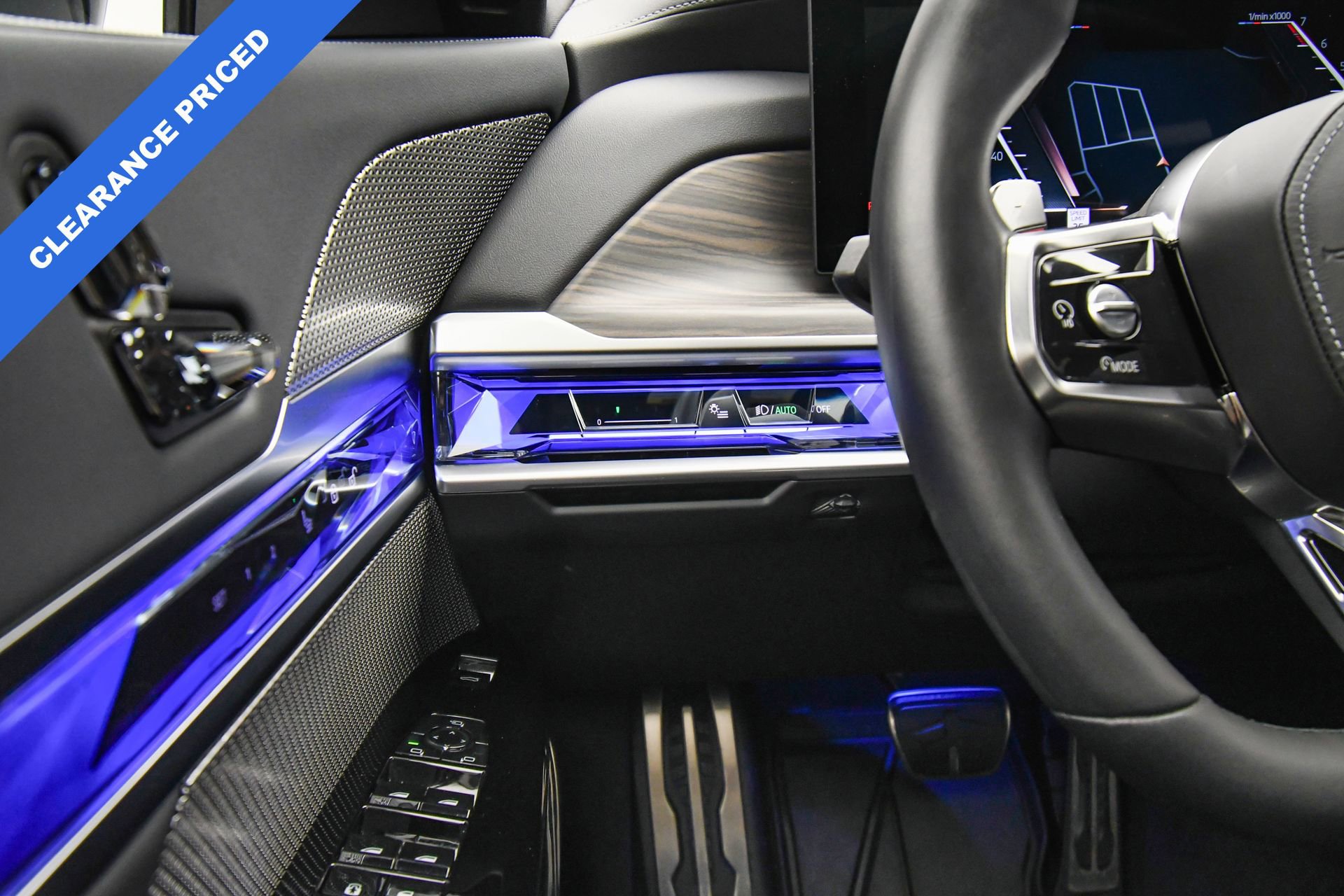 Used 2024 BMW 760i xDrive w/ Premium Package 2 image 35