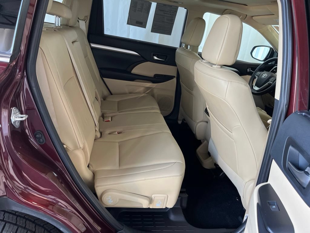 Used 2019 Toyota Highlander XLE AWD/4WD image 25