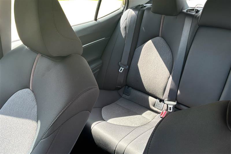 Used 2018 Toyota Camry LE FWD image 15
