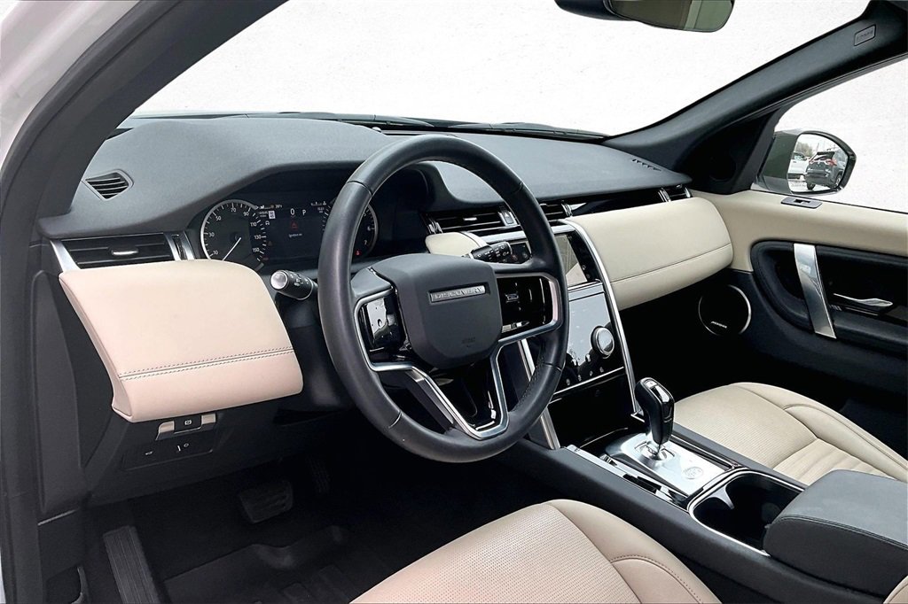 Used 2023 Land Rover Discovery Sport SE image 16