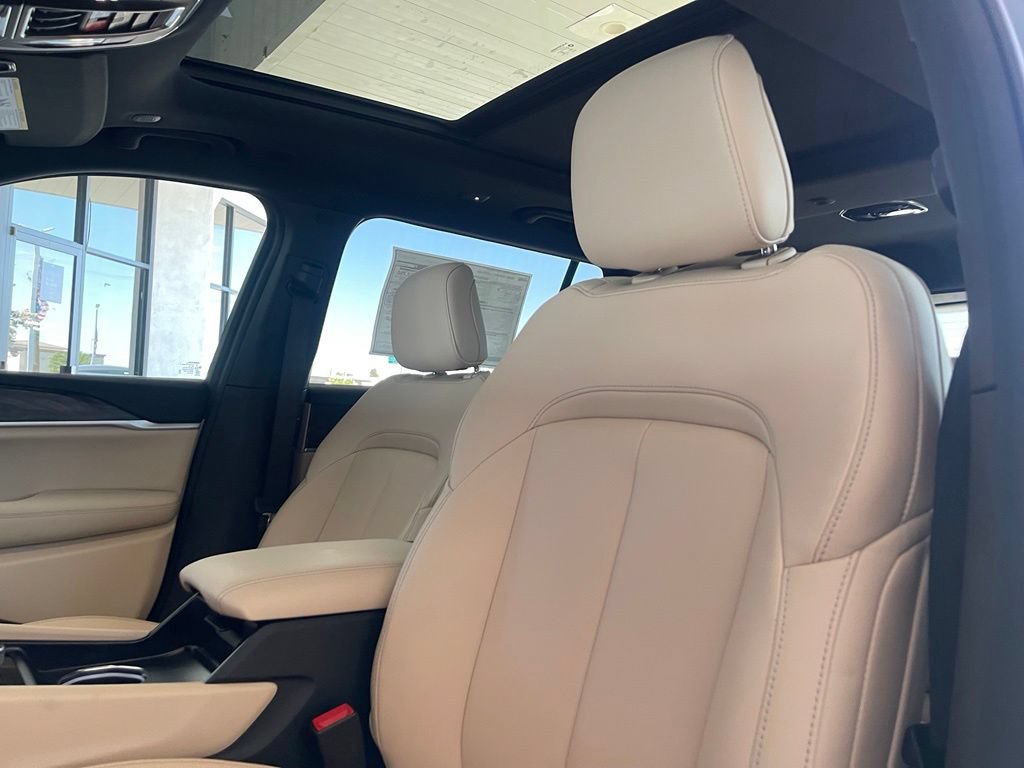 New 2026 Jeep Grand Cherokee L Limited w/ Limited Altitude Package AWD/4WD image 9