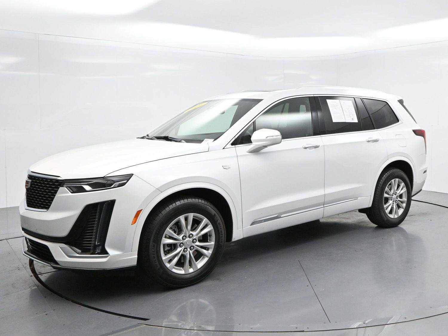 Certified 2025 Cadillac XT6 Luxury FWD image 3
