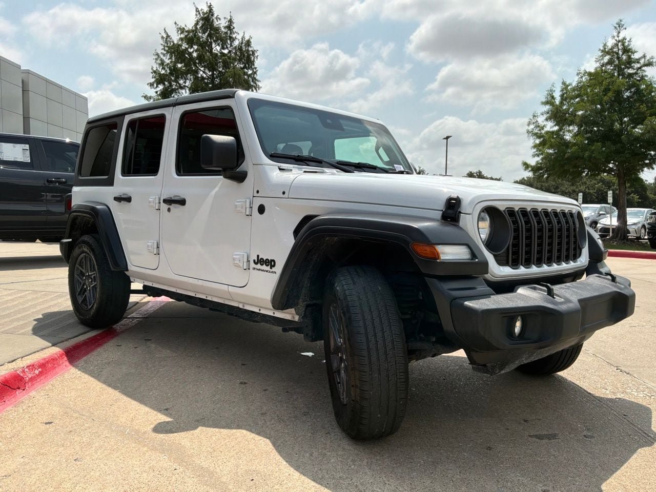 Used 2025 Jeep Wrangler Unlimited Sport AWD/4WD image 4