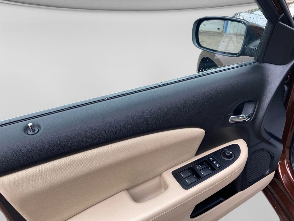 Used 2012 Chrysler 200 Touring FWD image 11