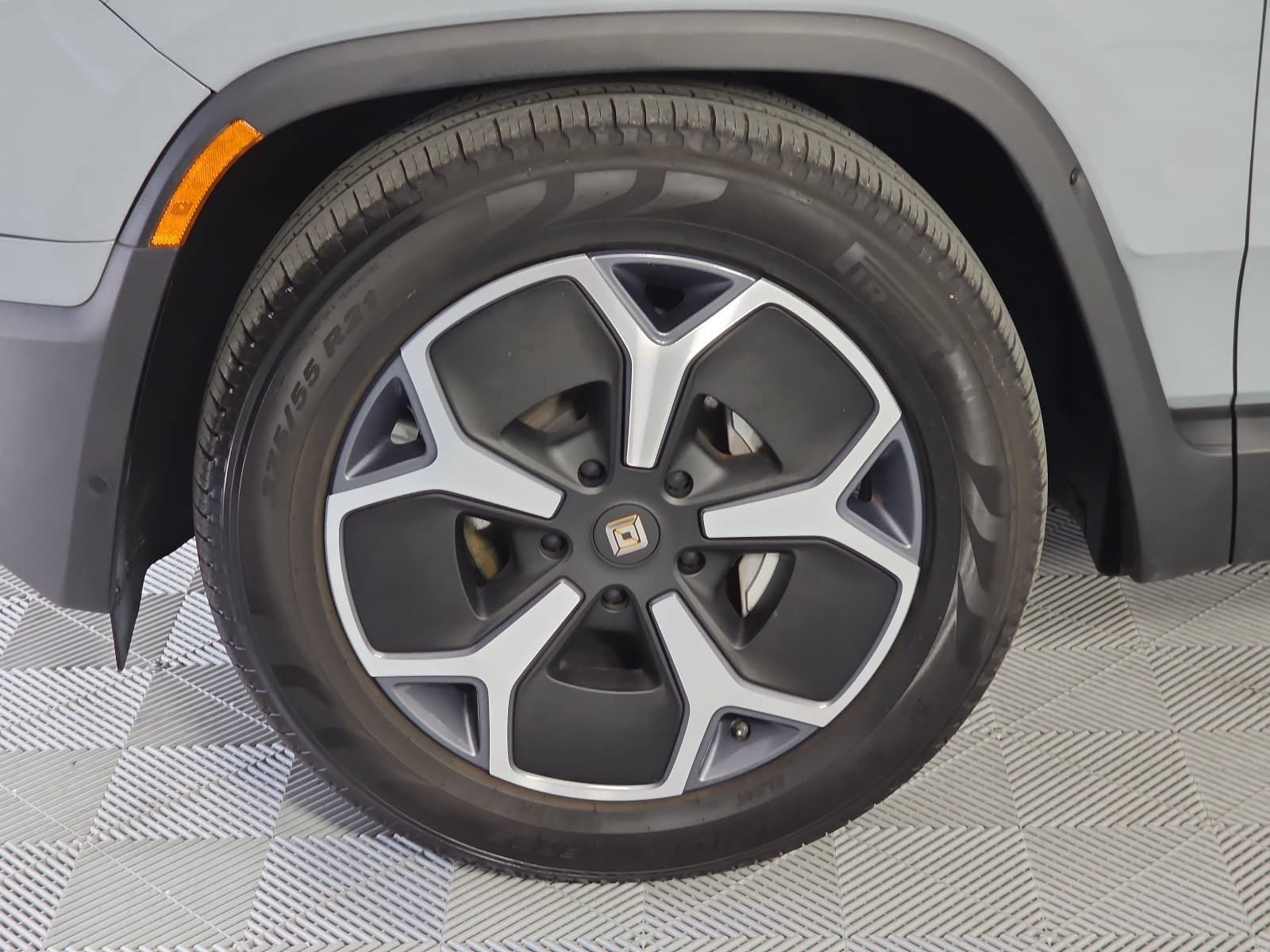 Used 2024 Rivian R1S Adventure Dual AWD/4WD image 10
