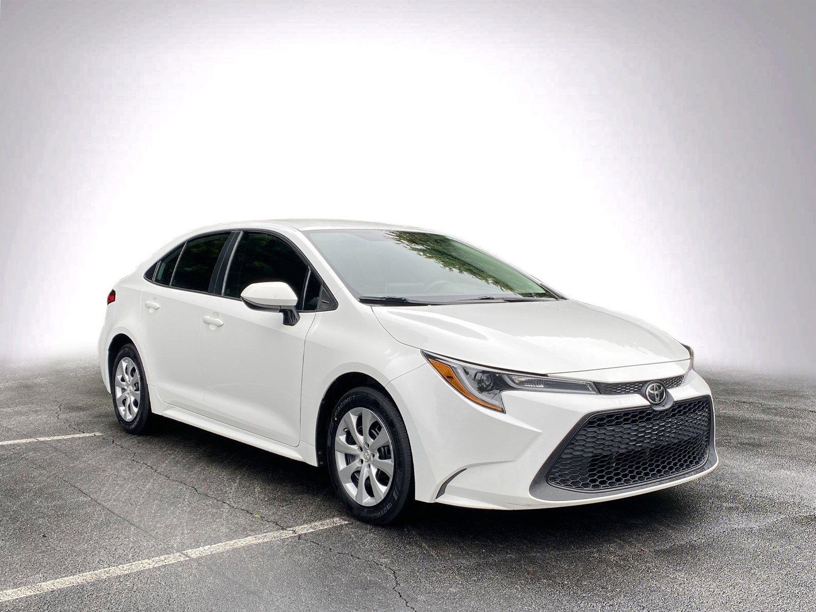 Used 2021 Toyota Corolla LE FWD image 2