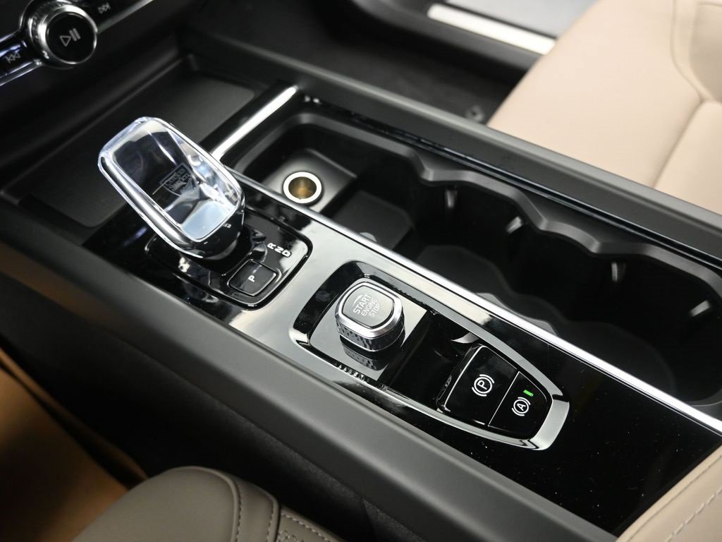 New 2026 Volvo XC60 B5 Plus w/ Protection Package Premier image 24