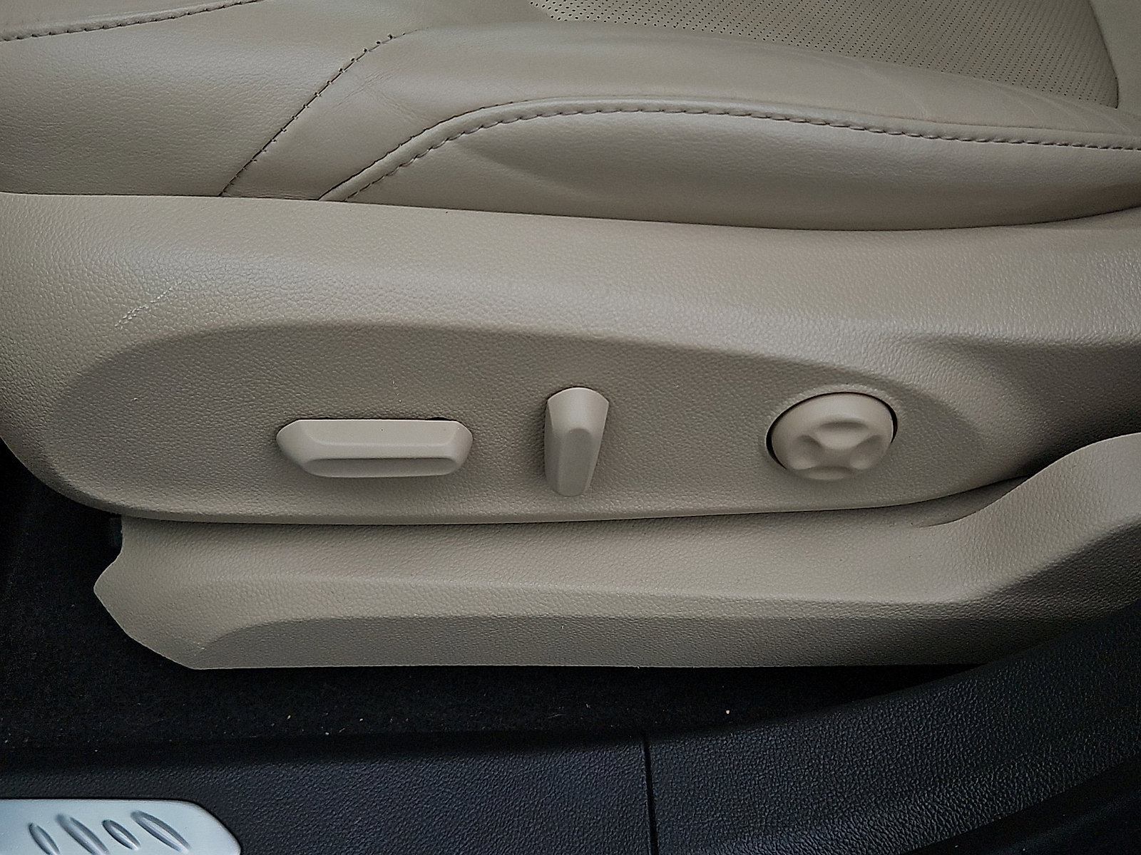 Used 2018 Buick Envision Essence image 24