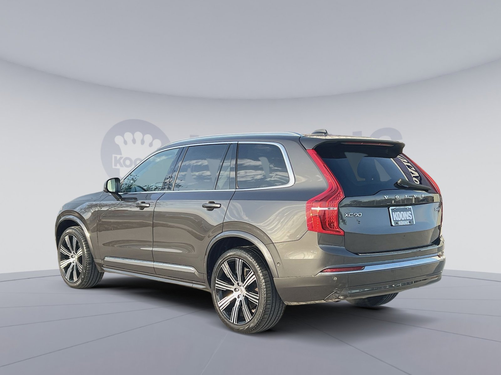 Certified 2023 Volvo XC90 B6 Ultimate w/ Protection Package image 4