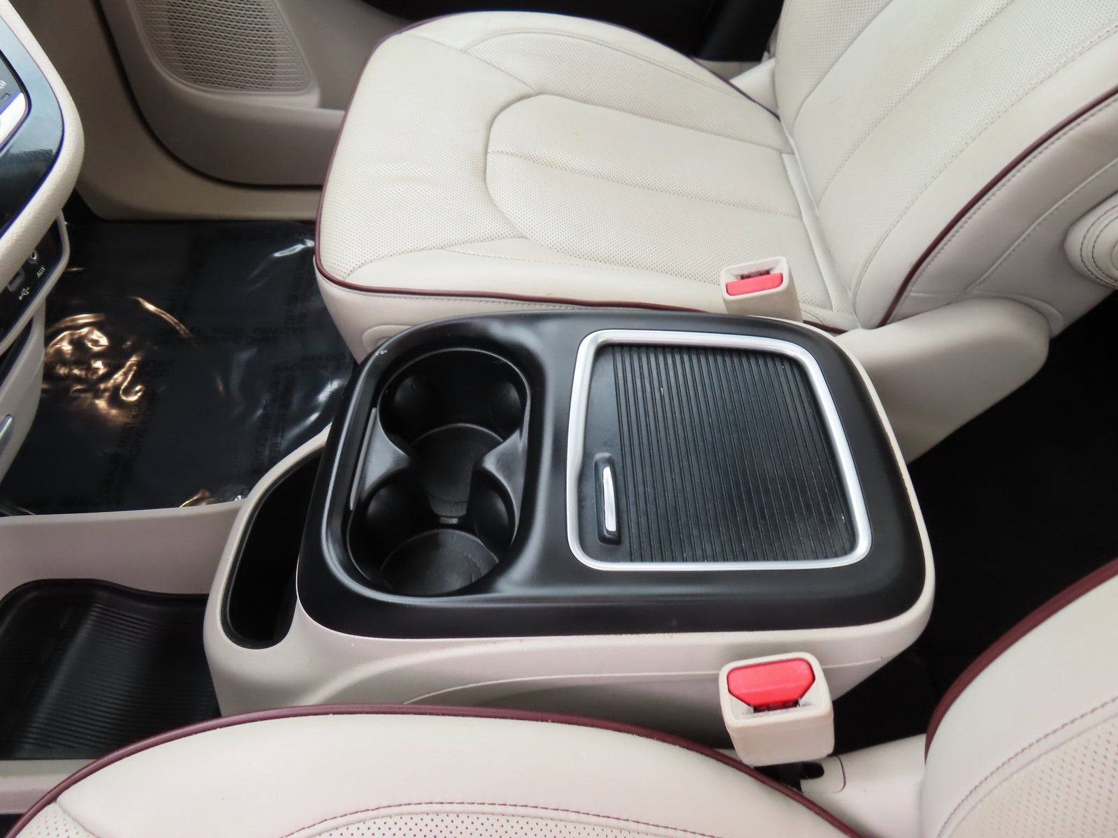 Used 2017 Chrysler Pacifica Limited image 27