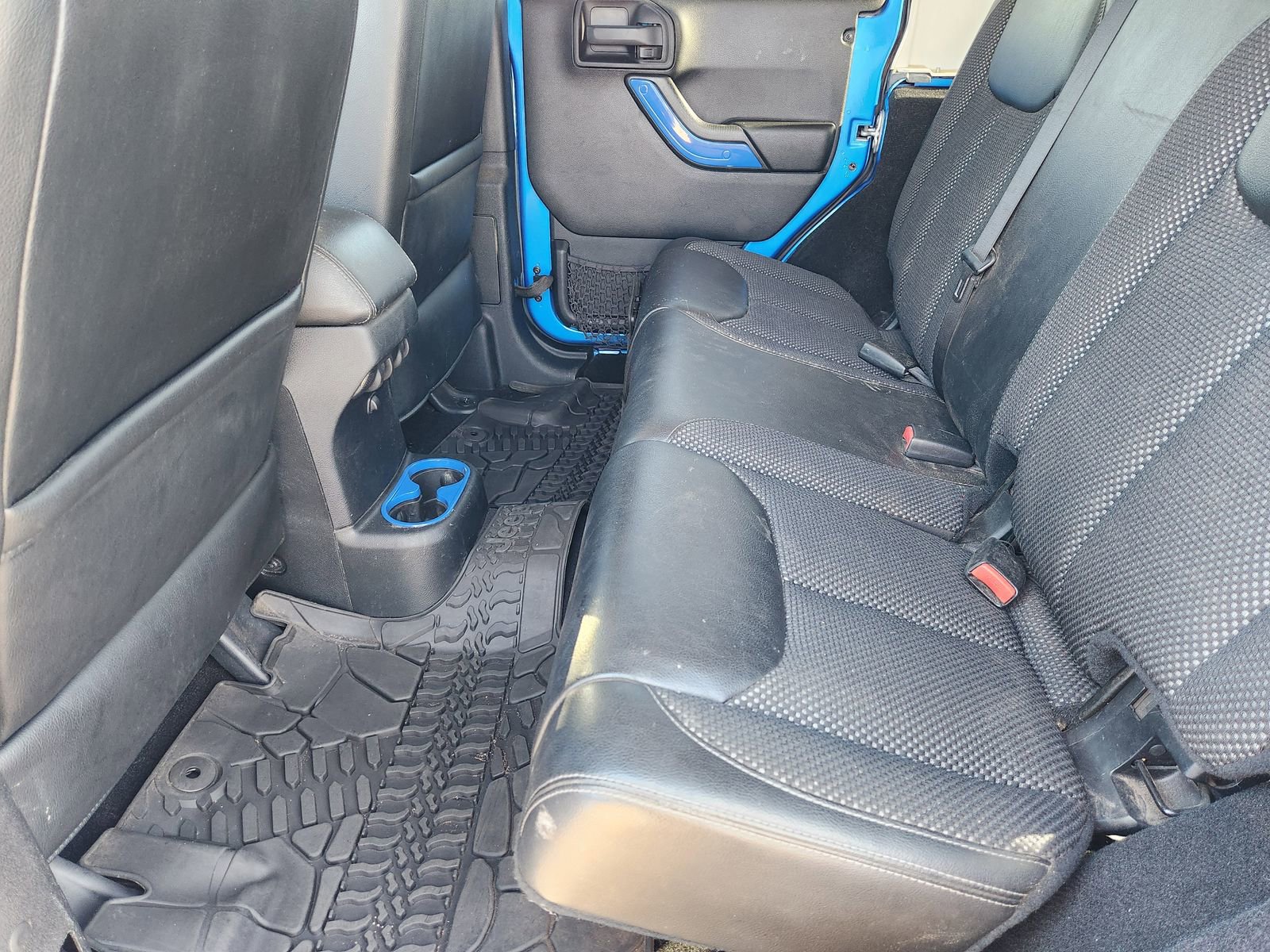 Used 2016 Jeep Wrangler Unlimited Sahara image 34