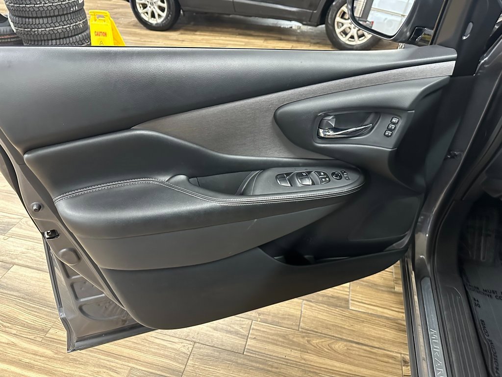 Used 2023 Nissan Murano SL image 11