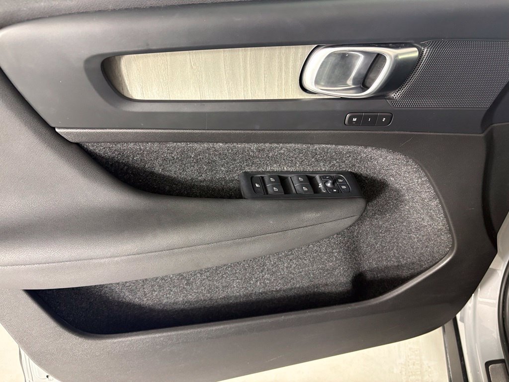 Used 2024 Volvo XC40 B5 Core AWD/4WD image 19