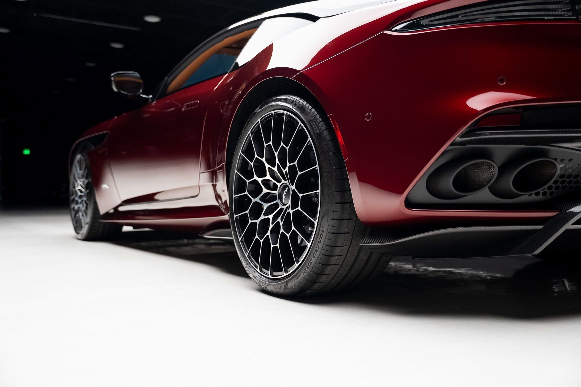 Used 2023 Aston Martin DBS Coupe image 82