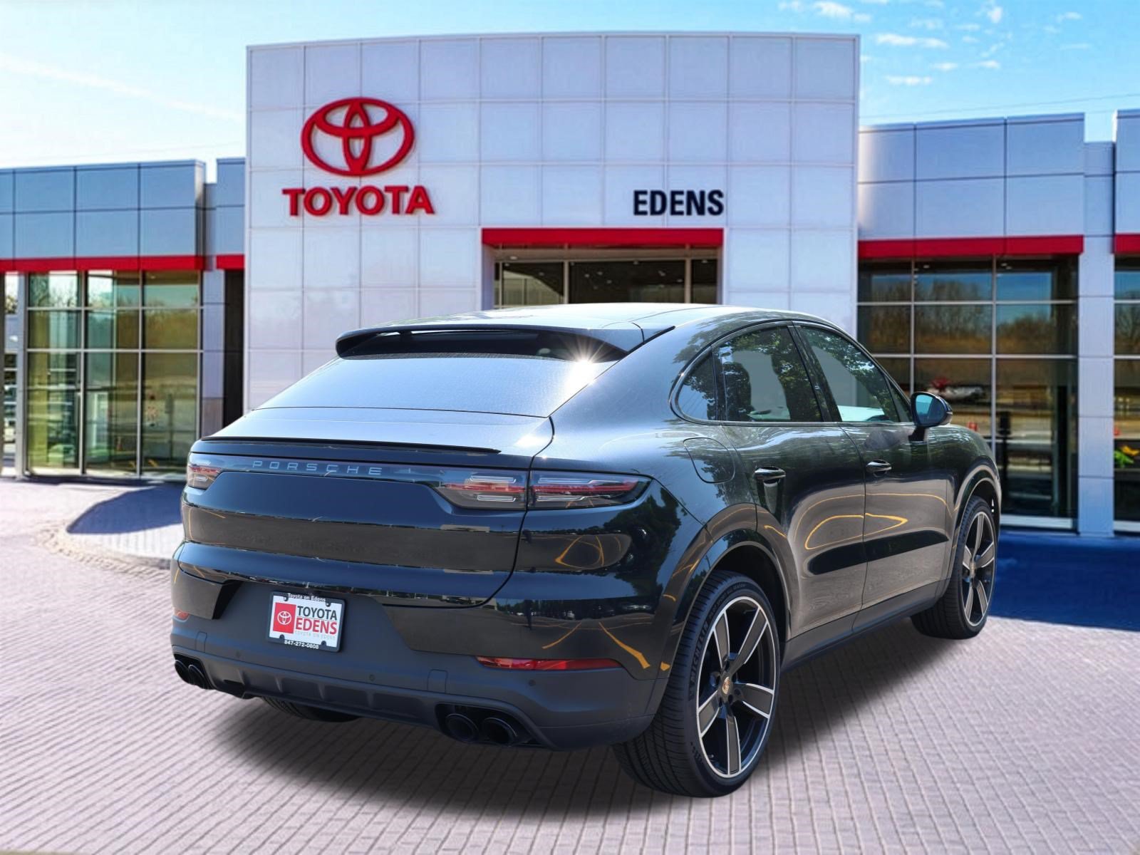Used 2023 Porsche Cayenne Platinum Edition AWD/4WD image 3