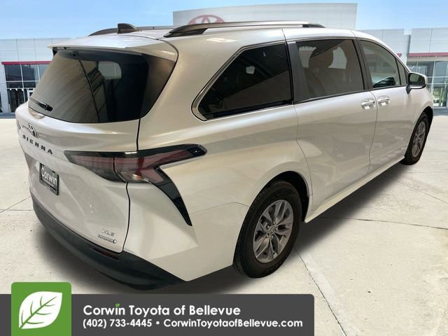 Used 2024 Toyota Sienna XLE image 8