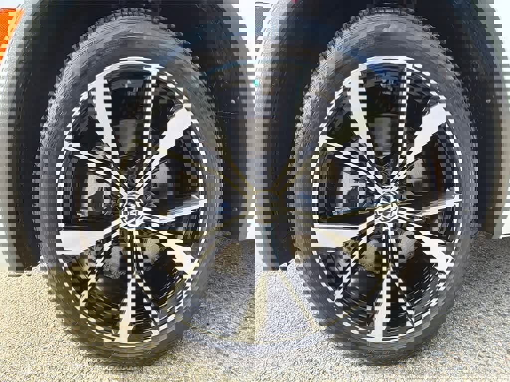 Used 2022 Volkswagen Tiguan SEL R-Line image 9